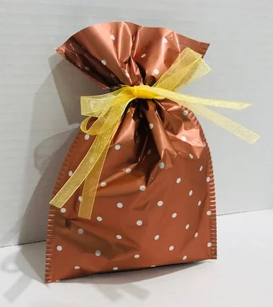 gift-wrapping